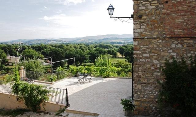 Gli Appartamenti Di Torre Bertona Todi Luaran gambar