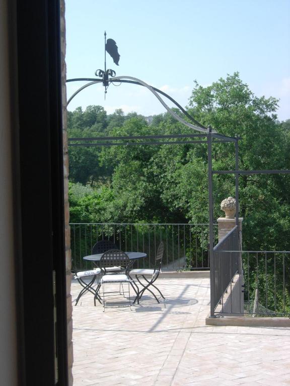 Gli Appartamenti Di Torre Bertona Todi Bilik gambar